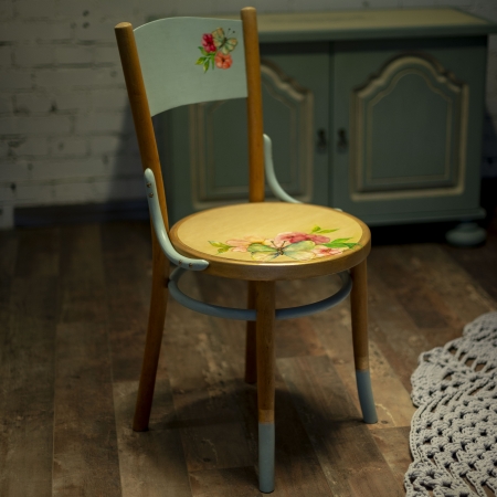 drewniane krzesło - Kwiat jabłoni 